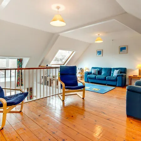 2 Redfern Court *