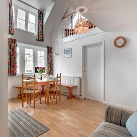 2 Redfern Court *