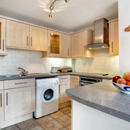 2 Redfern Court Holiday home *