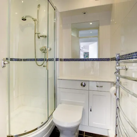 2 Redfern Court Holiday home